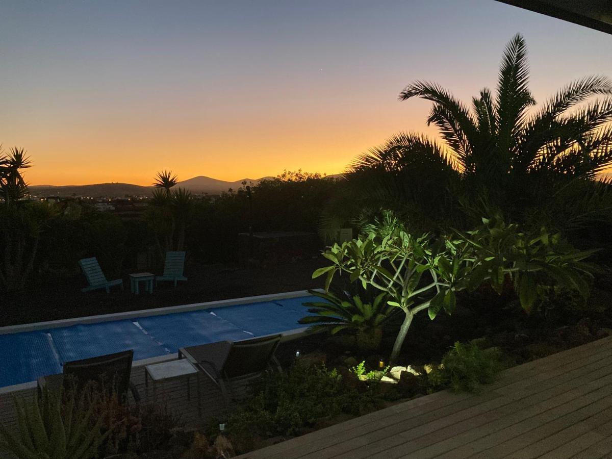 Majanicho Rock - Villa With Heated Pool Lajares Exterior photo
